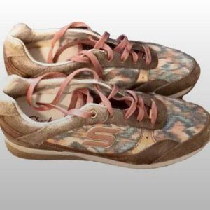 Skechers Cute Design Sneakers Shoes, Size 8. Pre-loved in Good‎ Condition